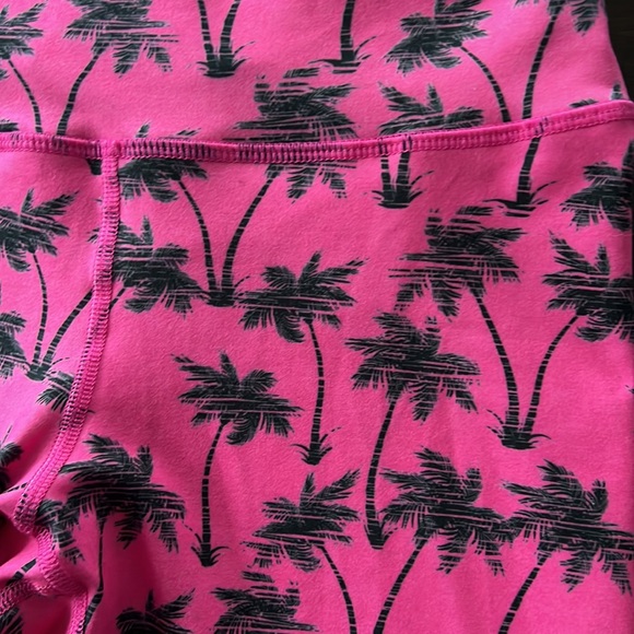 EVCR Crop Leggings - Picture 11 of 11